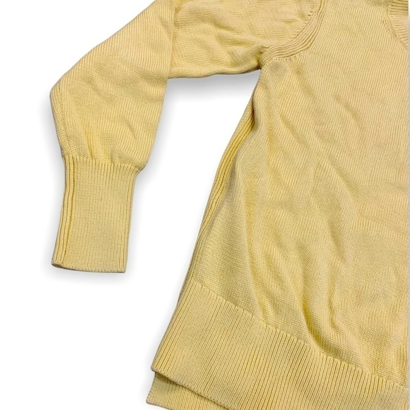 Everlane Women's Crew Neck Sweater in Light Yellow - Picture 3 of 4